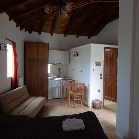 Alonaki Guesthouse Plátanos Eksteriør billede