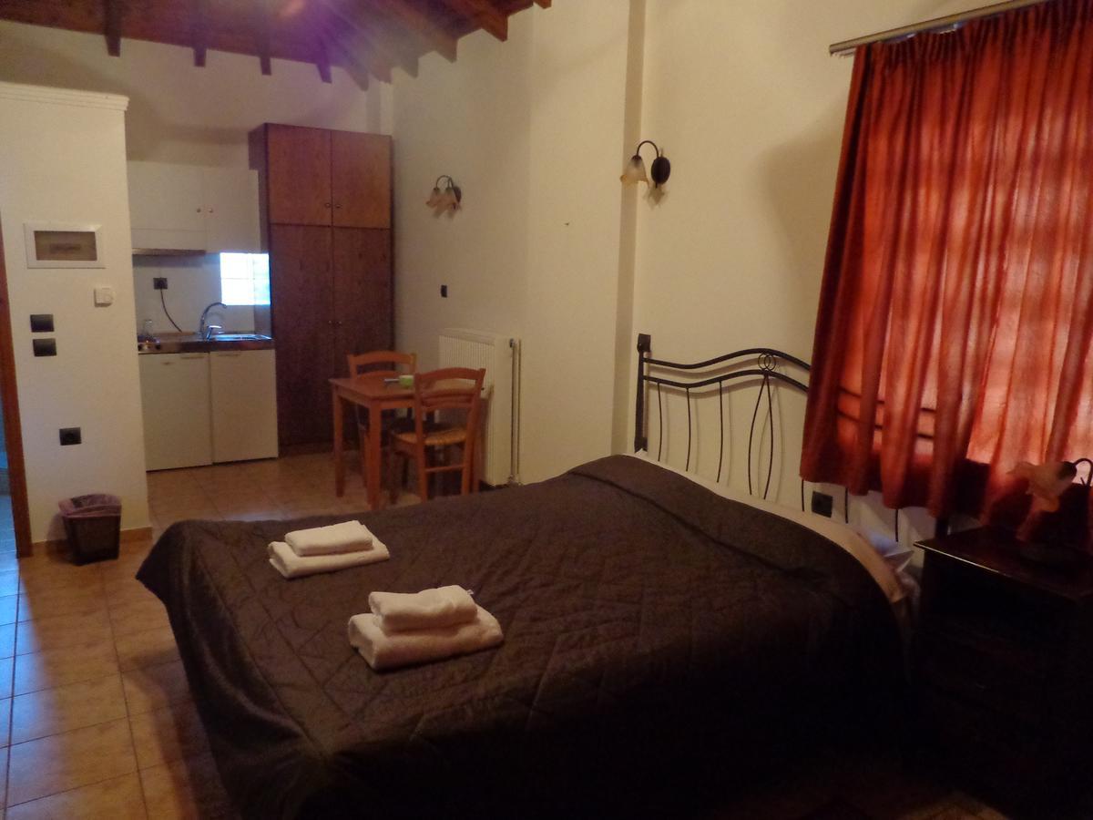 Alonaki Guesthouse Plátanos Eksteriør billede