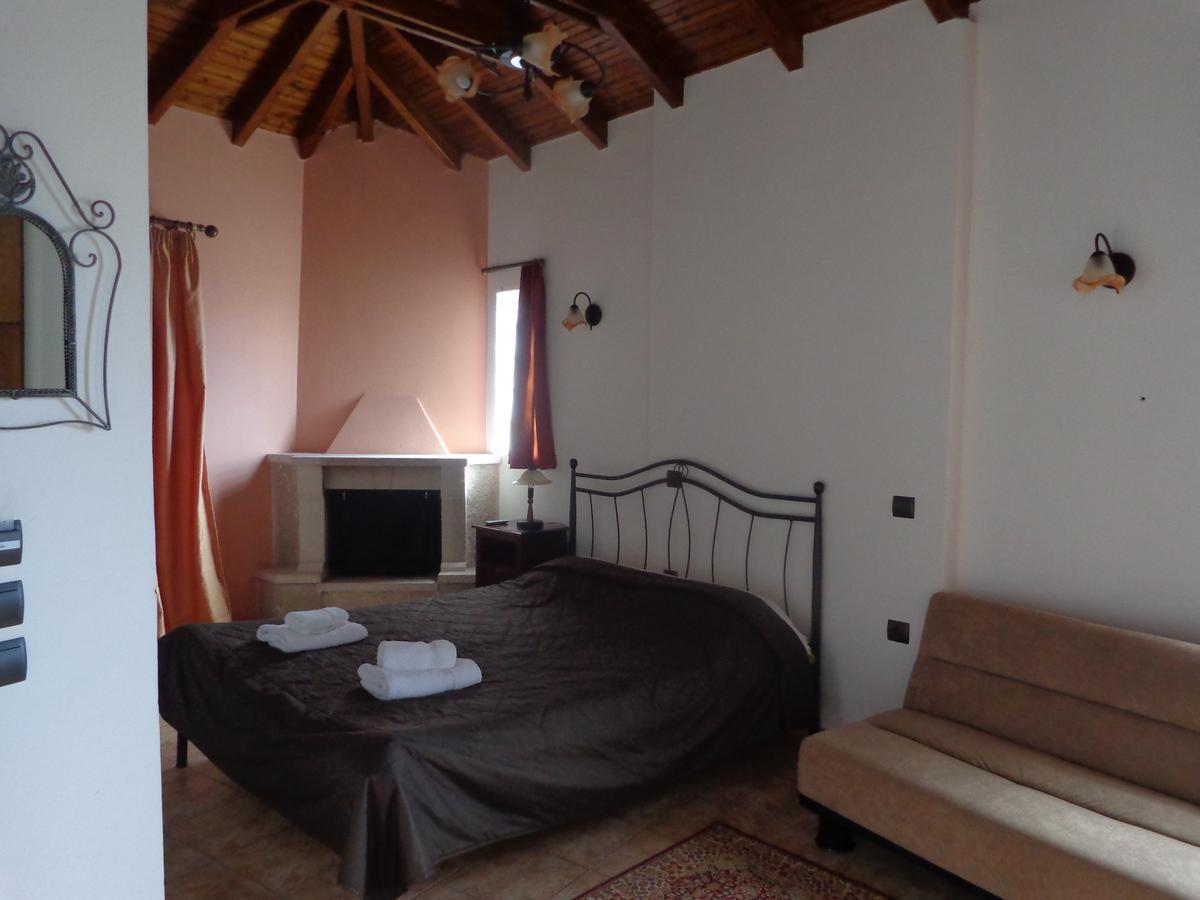 Alonaki Guesthouse Plátanos Eksteriør billede