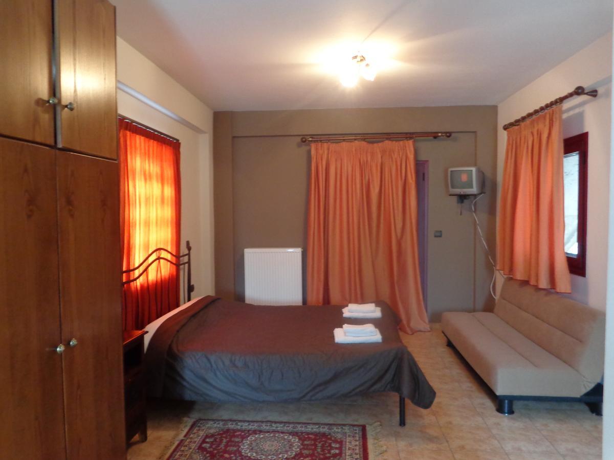 Alonaki Guesthouse Plátanos Eksteriør billede