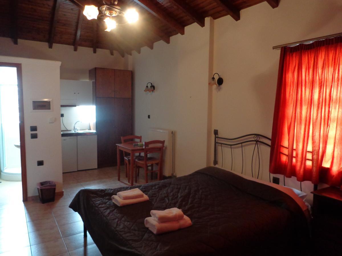 Alonaki Guesthouse Plátanos Eksteriør billede