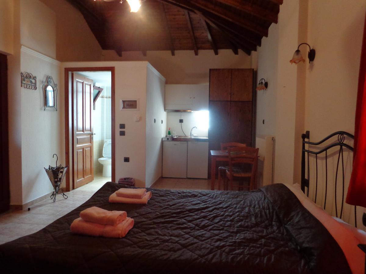 Alonaki Guesthouse Plátanos Eksteriør billede