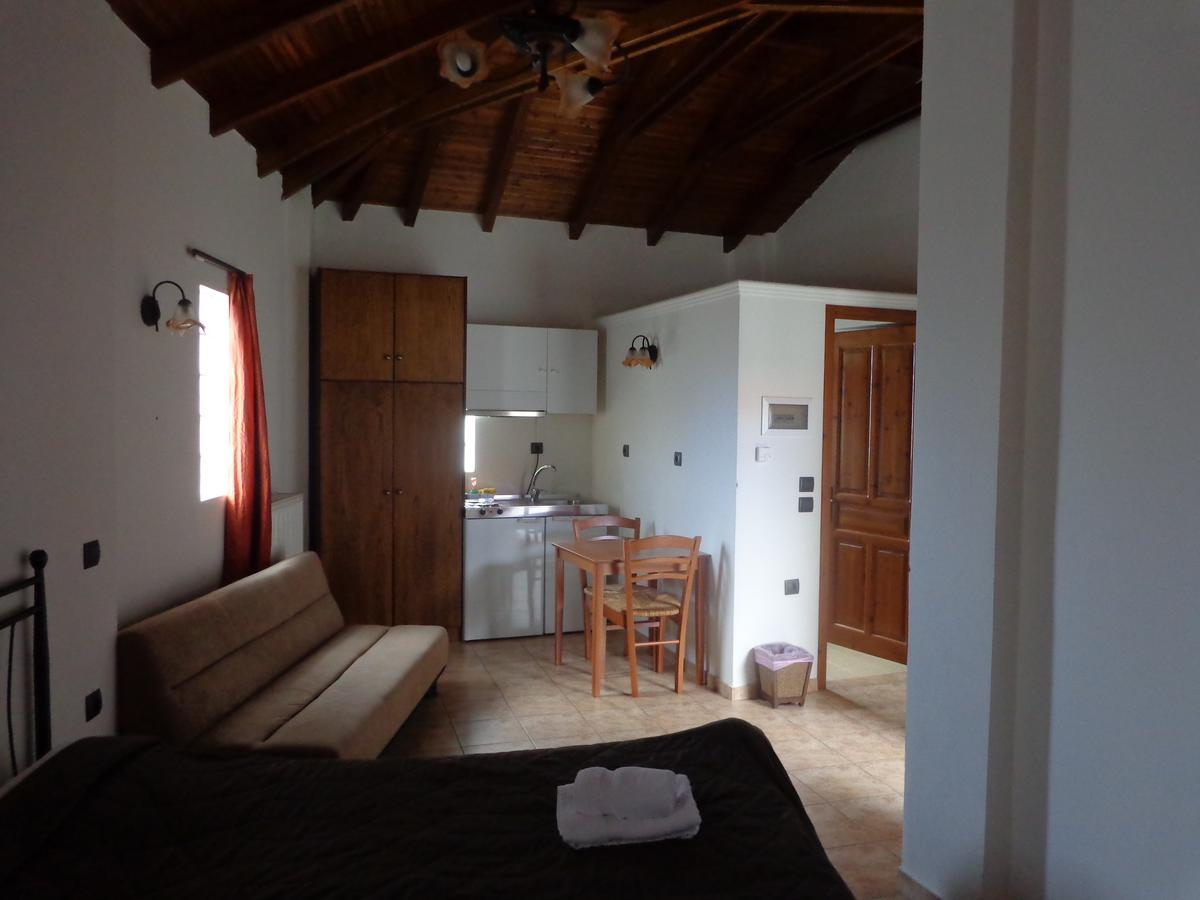 Alonaki Guesthouse Plátanos Eksteriør billede